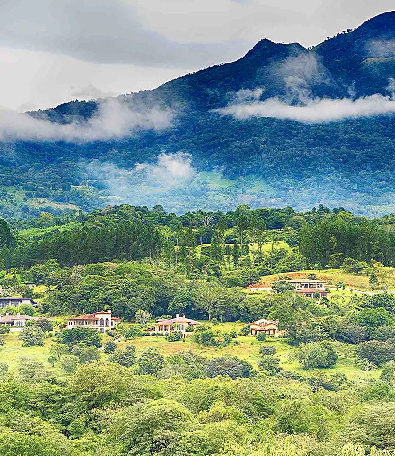 Lucero Homes en las tierras altas de Panamá